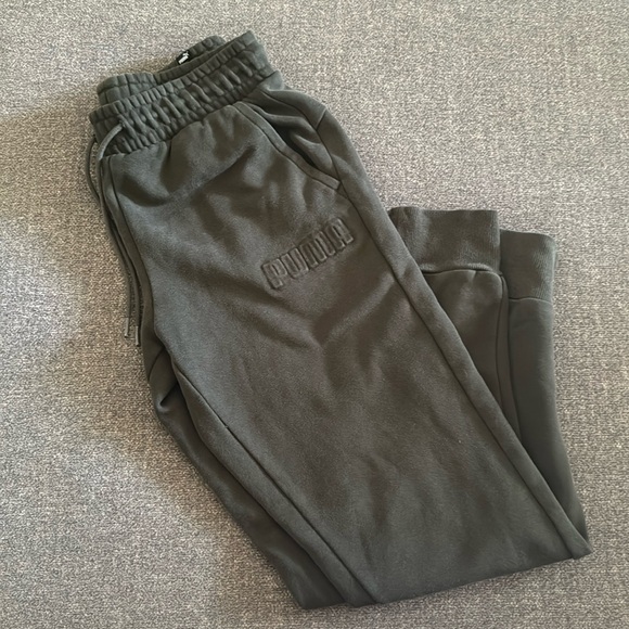 Puma Pants - Puma Green Khaki sweatpants joggers size small